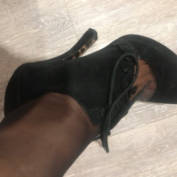 Ladies RARE Betsey Johnson kitten heel booties size 8.5 - Picture 2 of 8